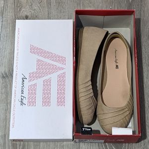 American Eagle Beige Flats 7.5W